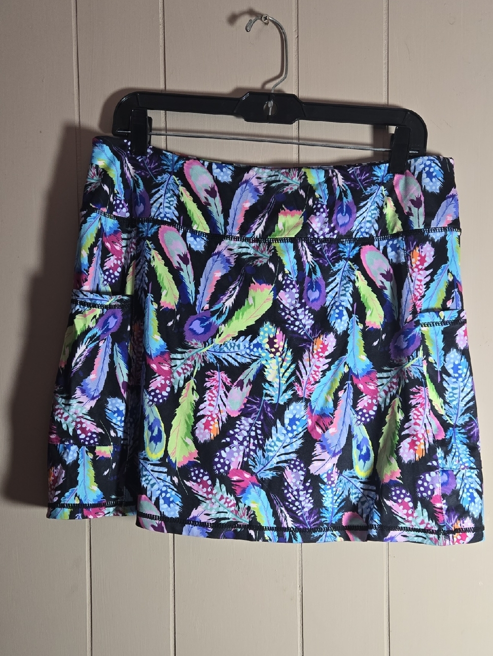 Jack Smith Women’s Black Feather-Print Active Skort
